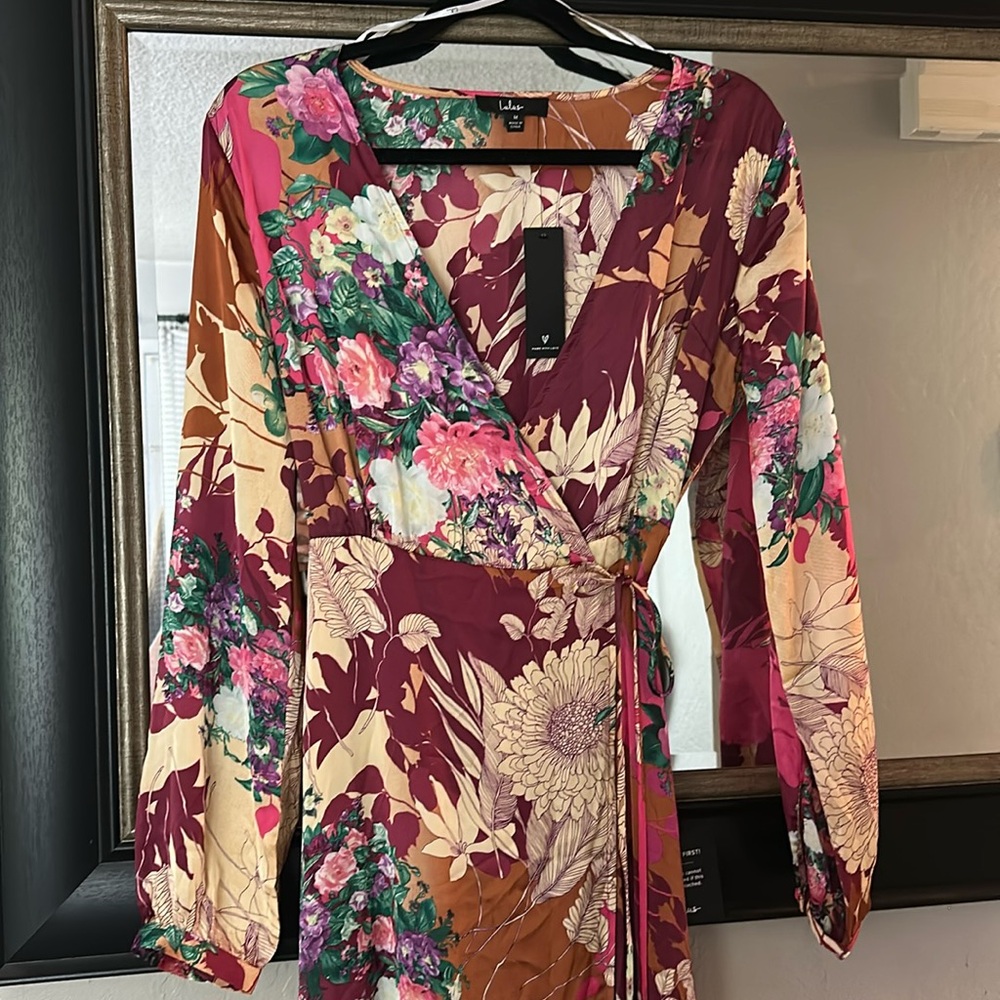 Lulu’s Put on a Smile Burgundy Floral Satin Wrap Maxi Dress‎ Medium New w/Tags